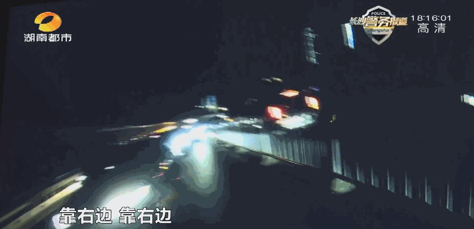DƬ
